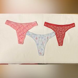 VICTORIA’S SECRET WOMEN’S LOW RISE THONG